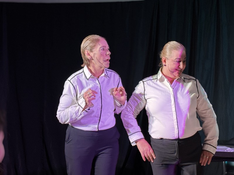 Una noche llena de arte con la muestra de los talleres de Teatro y Guitarra