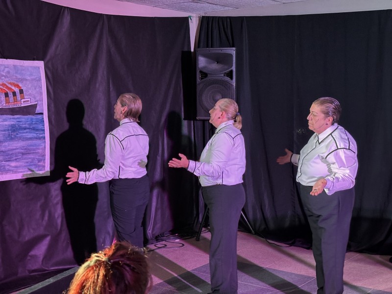 Una noche llena de arte con la muestra de los talleres de Teatro y Guitarra