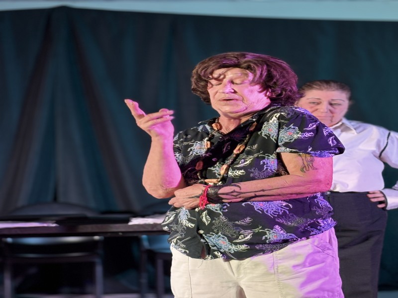 Una noche llena de arte con la muestra de los talleres de Teatro y Guitarra