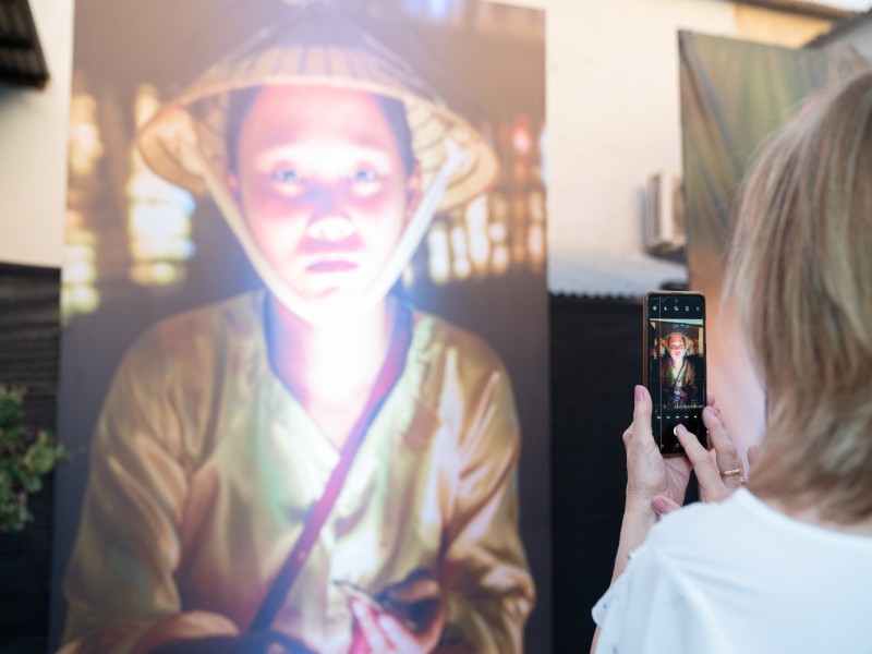 Monte Cristo celebró el cierre de la muestra fotográfica “La Vuelta al Mundo en 80 Fotos”