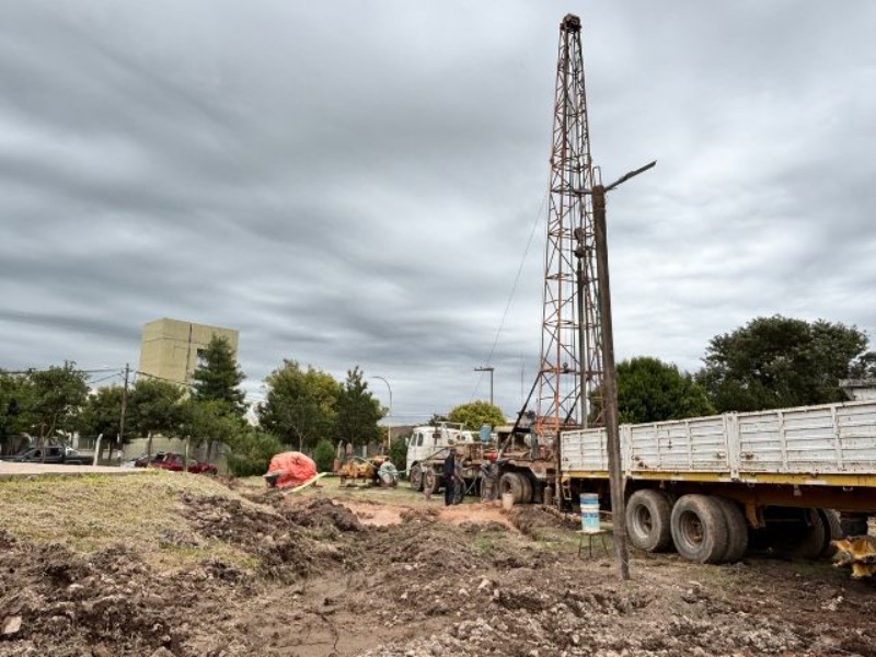 Obra histórica en marcha: nueva perforación para la provisión de agua corriente en Monte Cristo