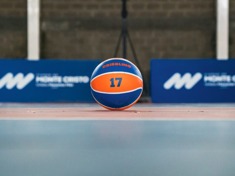 Monte Cristo inauguró una nueva cancha de básquet en el Arena